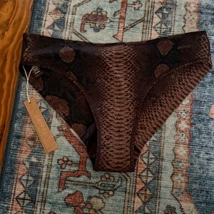 ✨ SKIMS Snakeskin Seamless Panties NWT Size M